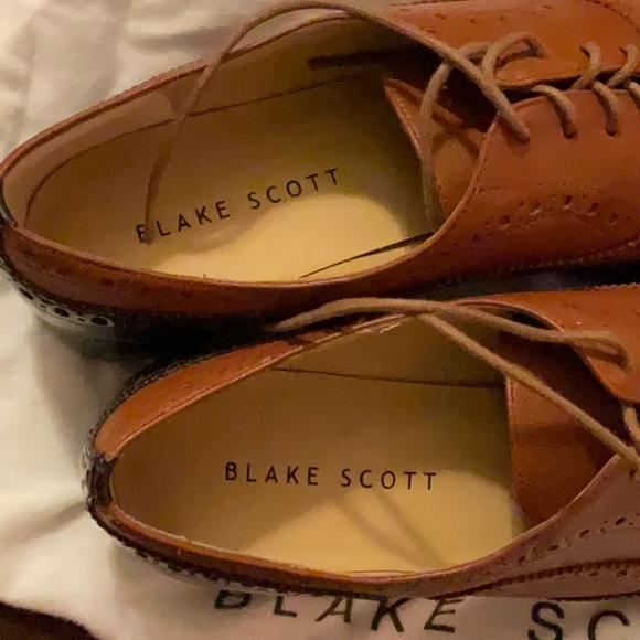 Women’s Wingtip Oxfords - Picture 4 of 5